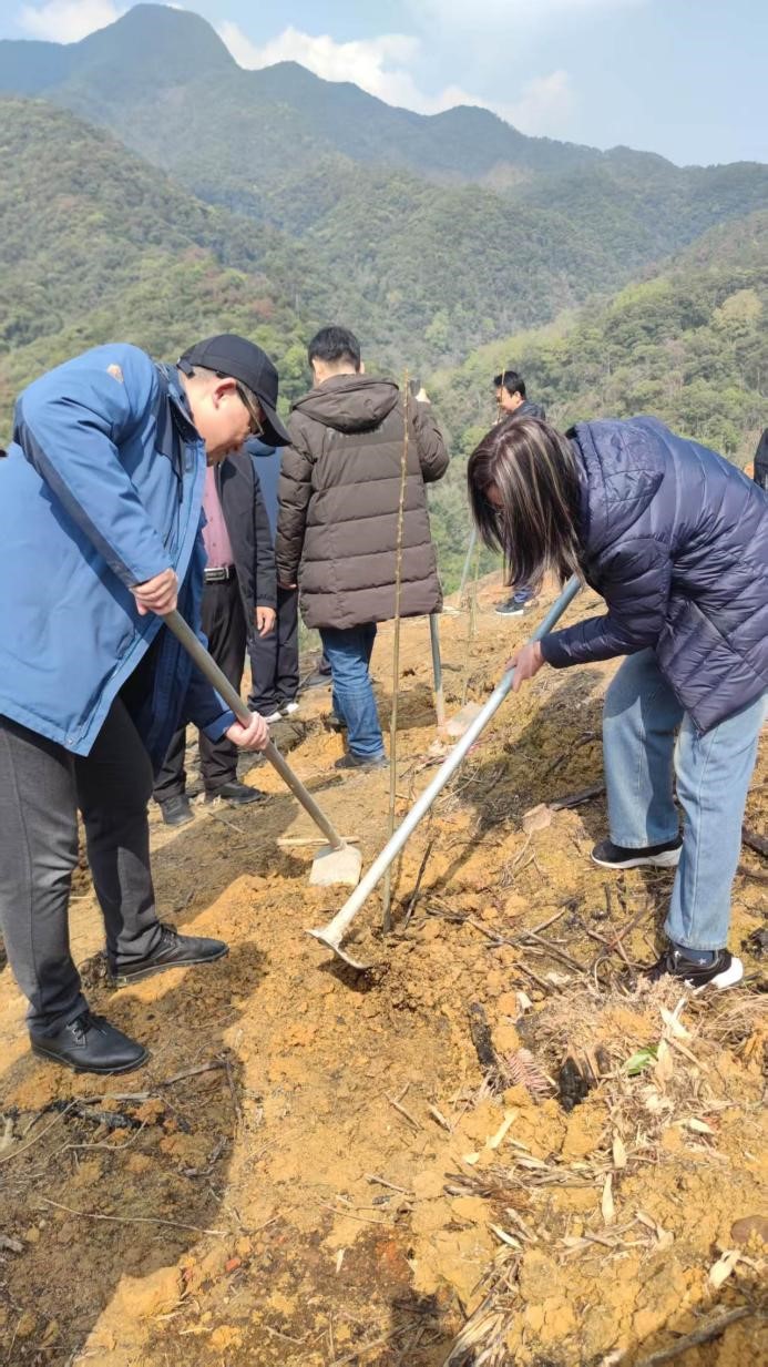 碳惠山海·杏好有你——“碳惠錦旗”醫患共植“滬明杏林”活動 碳惠山海·杏好有你——“碳惠錦旗”醫患共植“滬明杏林”活動